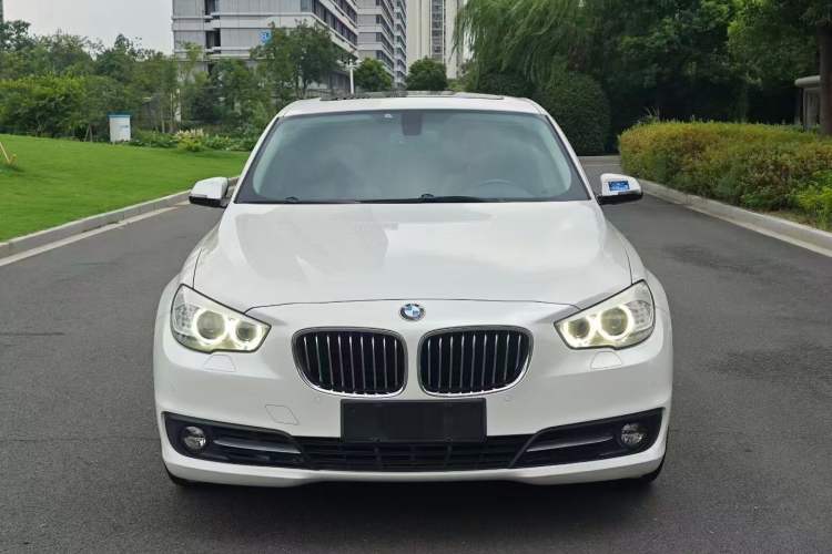 Used BMW 5 Series GT 2015 528i Leading Model Exterior 1