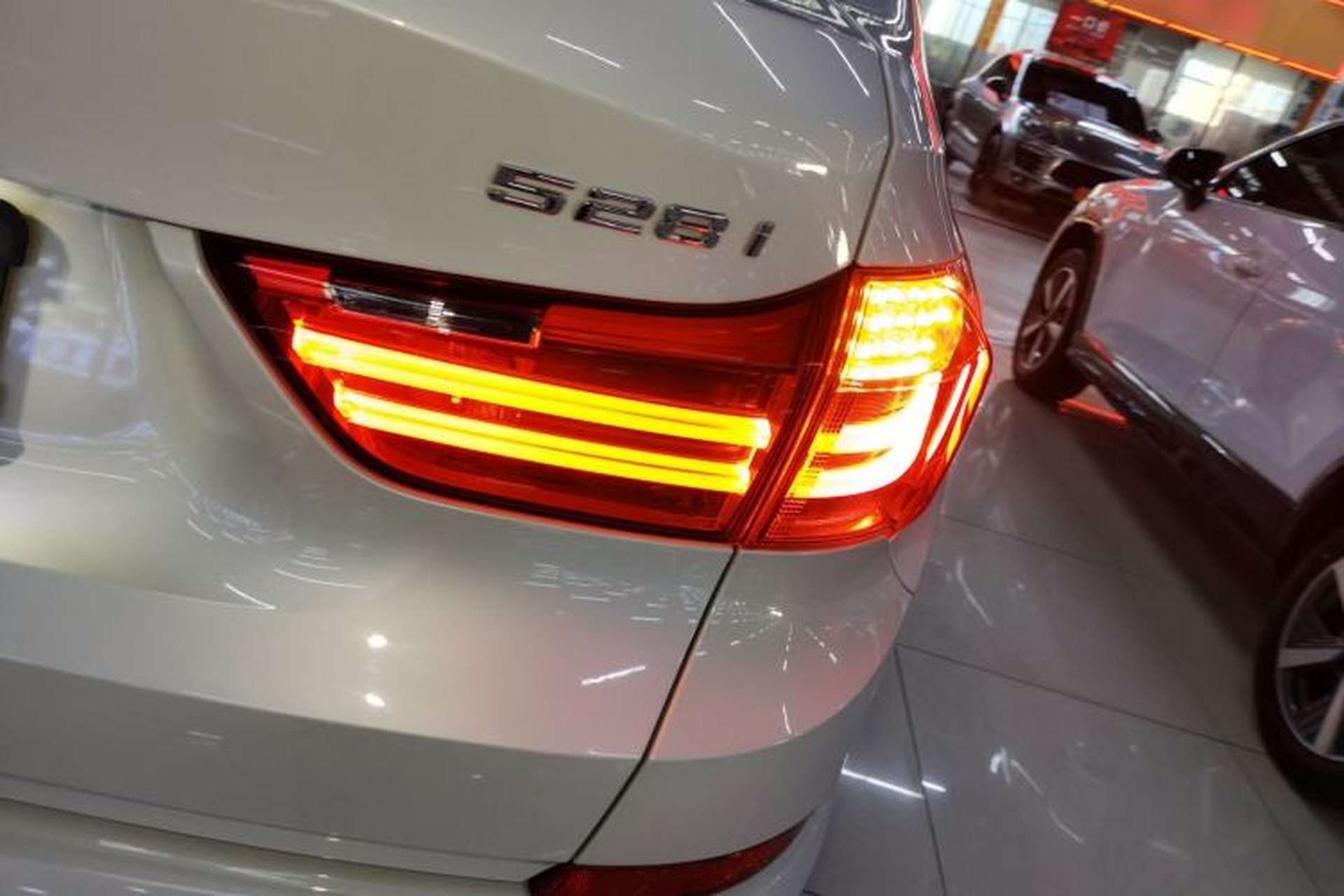 Used BMW 5 Series GT 2015 528i Leading Model Exterior 6