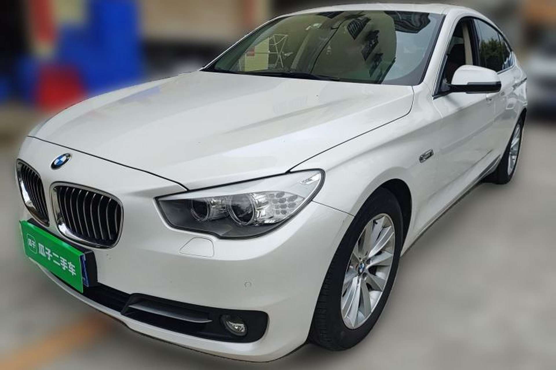 Used BMW 5 Series GT 2015 528i Leading Model Front Left 45 Deg