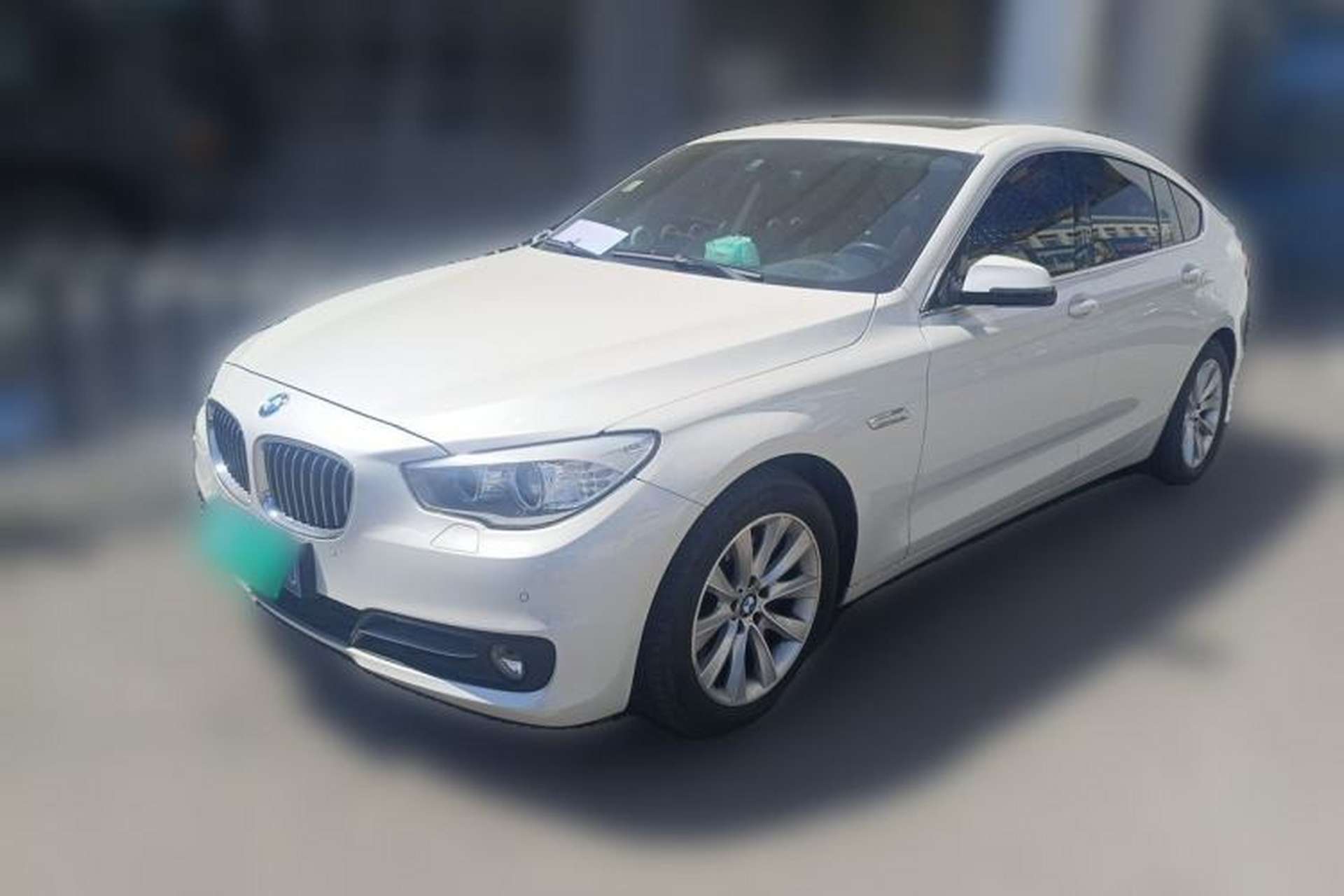 Used BMW 5 Series GT 2015 528i Leading Model Front Left 45 Deg