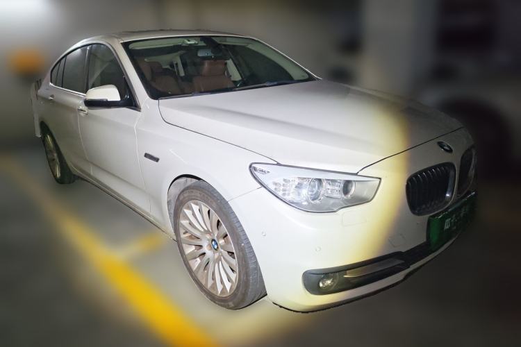 Used BMW 5 Series GT 2015 535i Leading Model Front Right 45 Deg