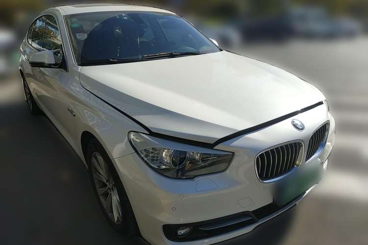 Used BMW 5 Series GT 2015 528i Leading Model Front Right 45 Deg