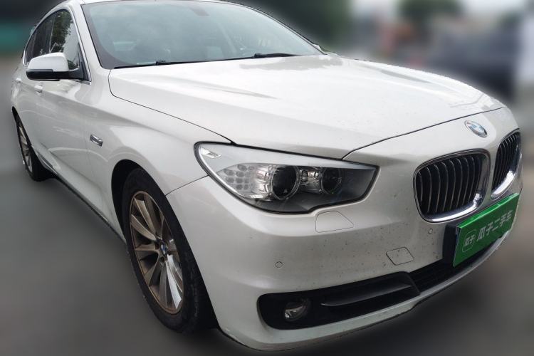 Used BMW 5 Series GT 2015 528i Leading Model Front Right 45 Deg
