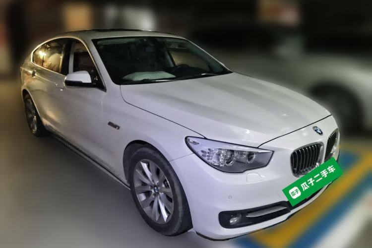 Used BMW 5 Series GT 2015 528i Leading Model Front Right 45 Deg