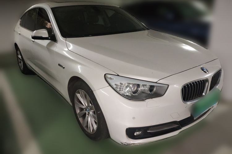 Used BMW 5 Series GT 2015 528i Leading Model Front Right 45 Deg