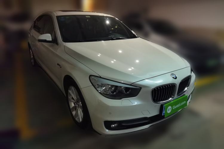 Used BMW 5 Series GT 2015 528i Leading Model Front Right 45 Deg