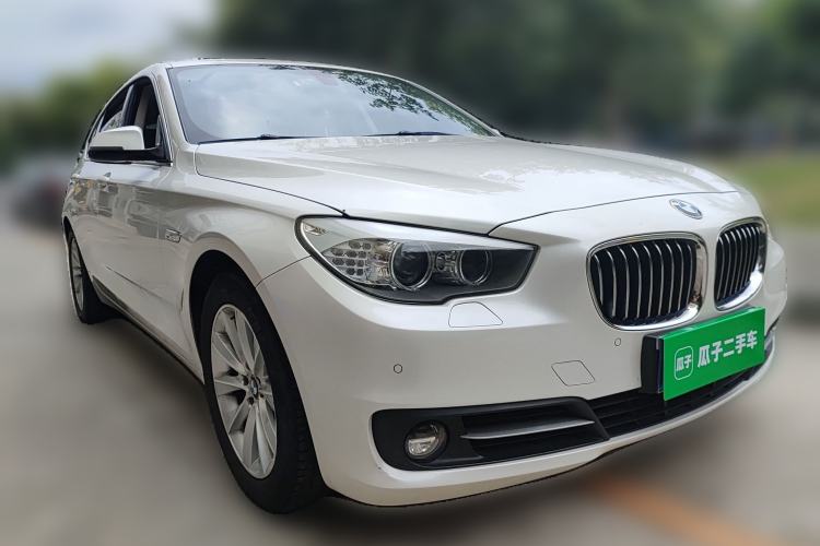 Used BMW 5 Series GT 2015 528i Leading Model Front Right 45 Deg