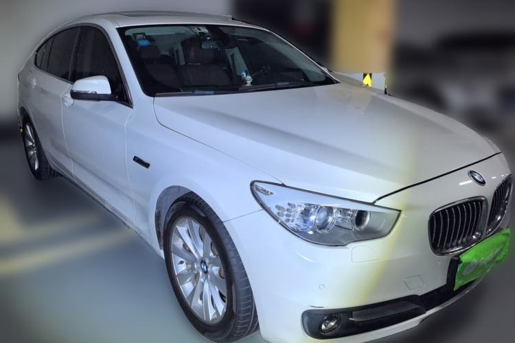 Used BMW 5 Series GT 2015 528i Leading Model Front Right 45 Deg