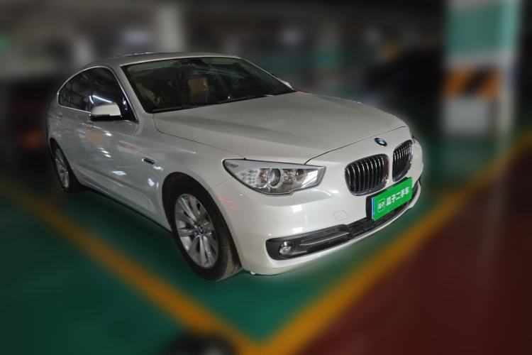 Used BMW 5 Series GT 2015 528i Leading Model Front Right 45 Deg