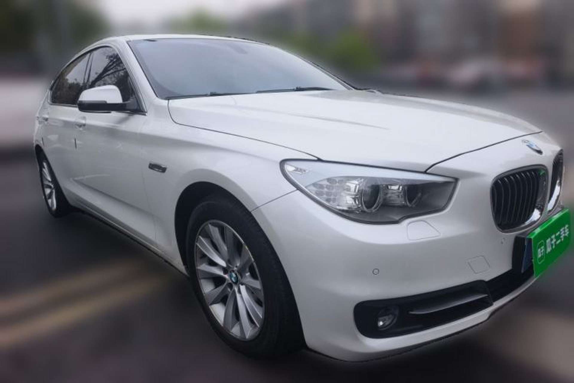 Used BMW 5 Series GT 2015 528i Leading Model Front Right 45 Deg