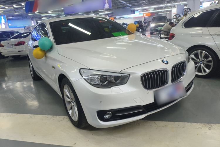 Used BMW 5 Series GT 2015 528i Leading Model Front Right 45 Deg