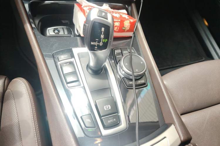 Used BMW 5 Series GT 2015 528i Luxury Edition Gear Lever