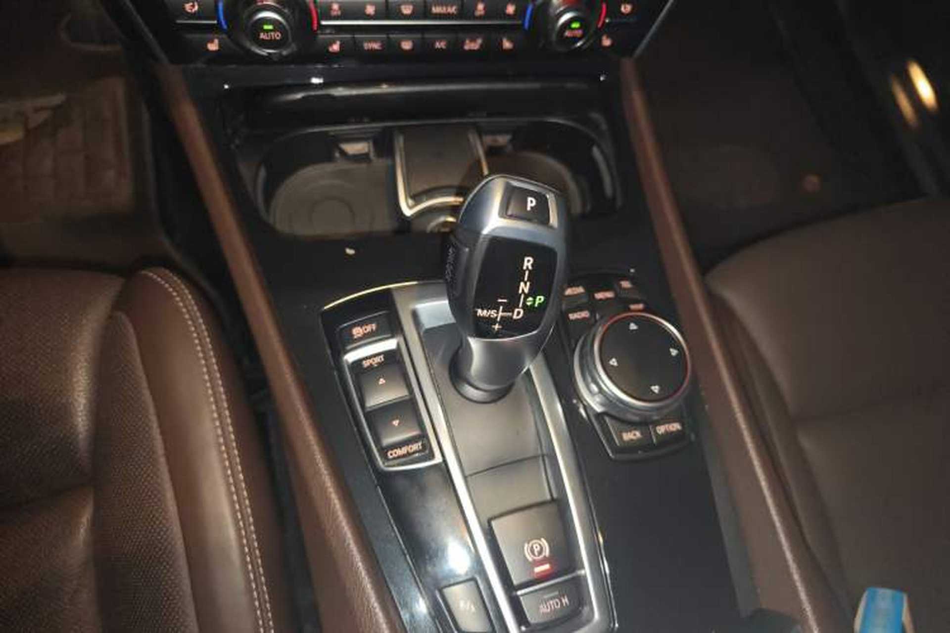 Used BMW 5 Series GT 2015 528i Luxury Edition Gear Lever