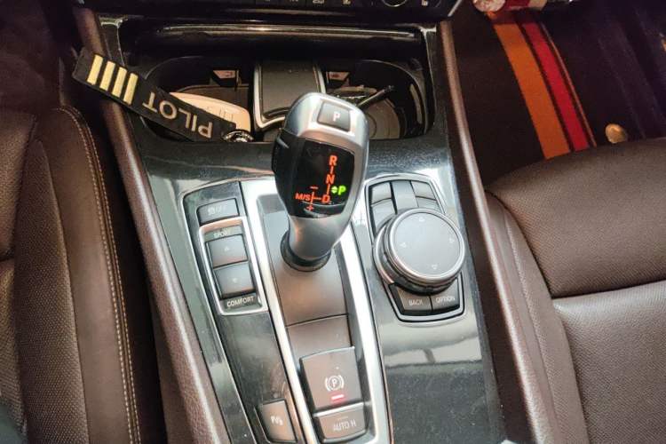 Used BMW 5 Series GT 2015 528i Luxury Edition Gear Lever