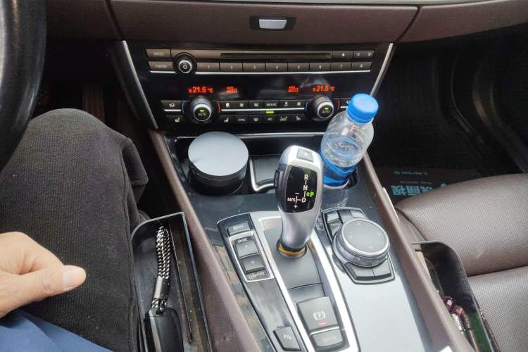 Used BMW 5 Series GT 2015 528i Luxury Edition Gear Lever