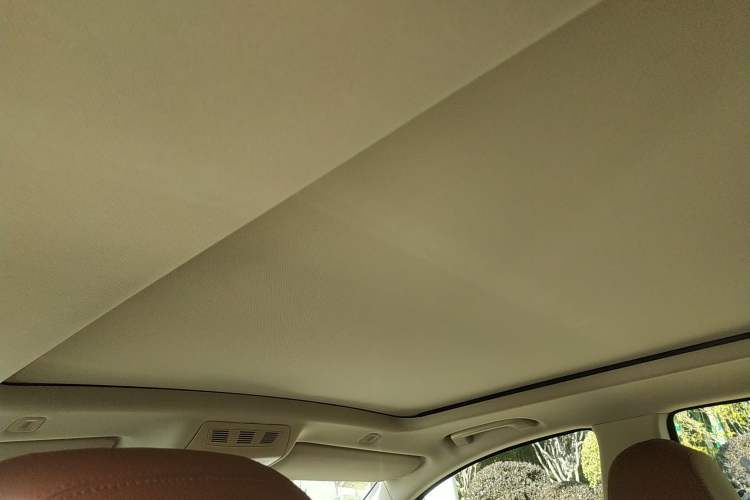 Used BMW 5 Series GT 2015 528i Leading Model Headliner