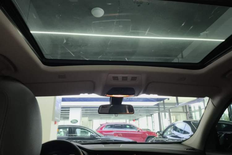 Used BMW 5 Series GT 2015 528i Leading Model Headliner