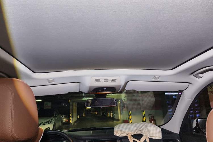 Used BMW 5 Series GT 2015 528i Leading Model Headliner