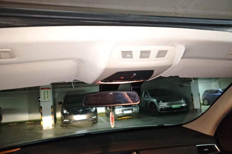 Used BMW 5 Series GT 2015 528i Leading Model Headliner