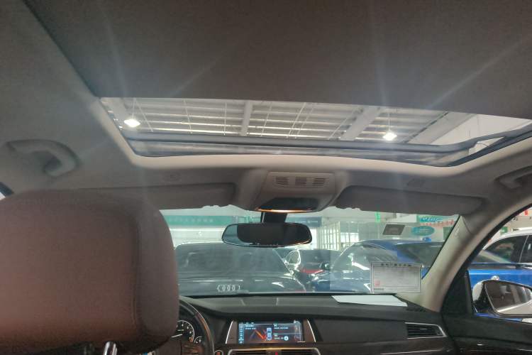 Used BMW 5 Series GT 2015 528i Leading Model Headliner