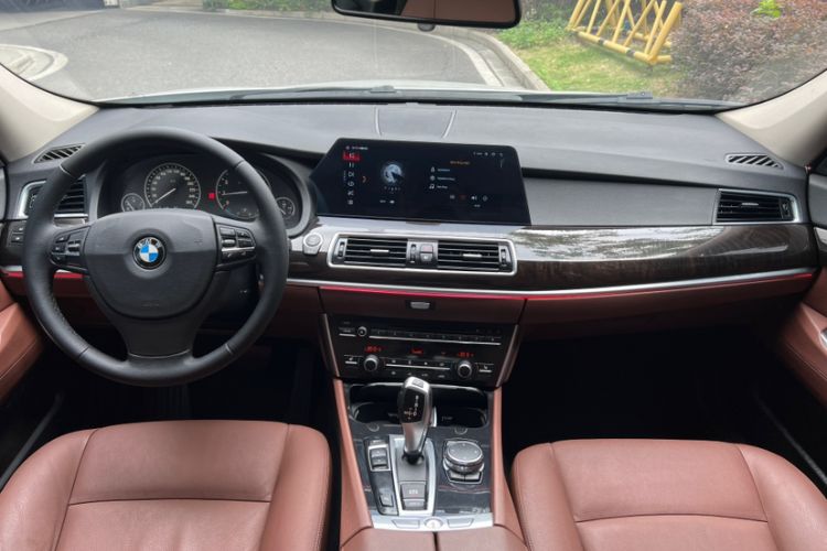 Used BMW 5 Series GT 2015 528i Leading Model Interior 1