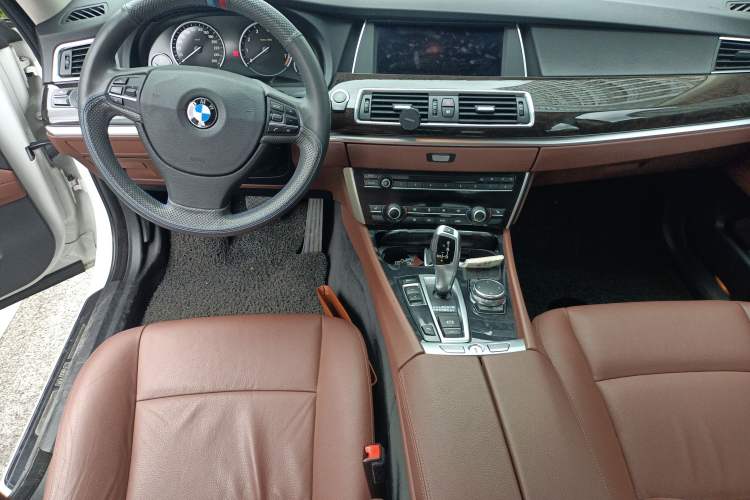 Used BMW 5 Series GT 2015 528i Leading Model Interior 2