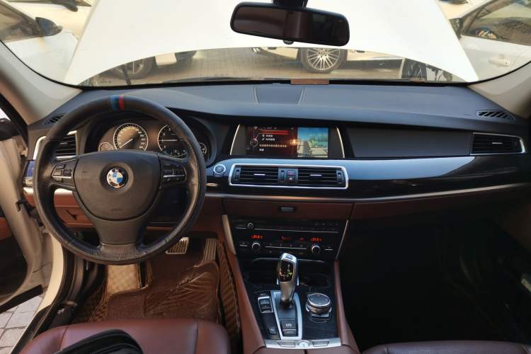 Used BMW 5 Series GT 2015 528i Leading Model Interior 2