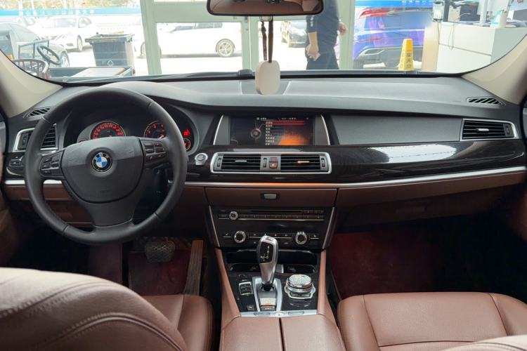 Used BMW 5 Series GT 2015 528i Leading Model Interior 3