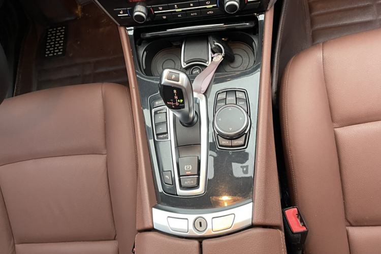 Used BMW 5 Series GT 2015 528i Leading Model Interior 3