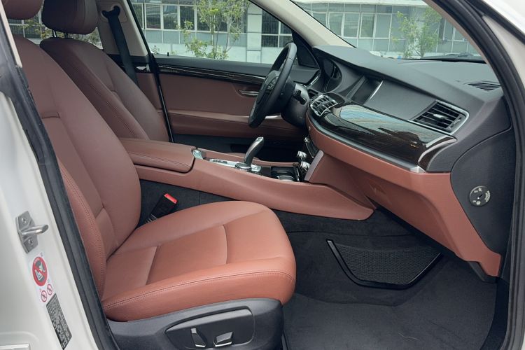 Used BMW 5 Series GT 2015 528i Leading Model Interior 4