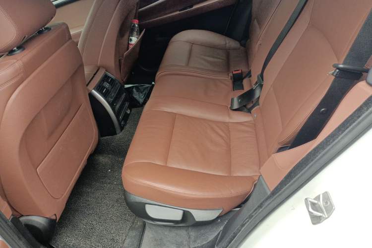 Used BMW 5 Series GT 2015 528i Leading Model Interior 4
