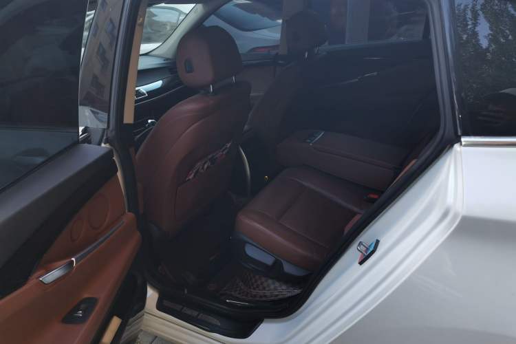 Used BMW 5 Series GT 2015 528i Leading Model Interior 4