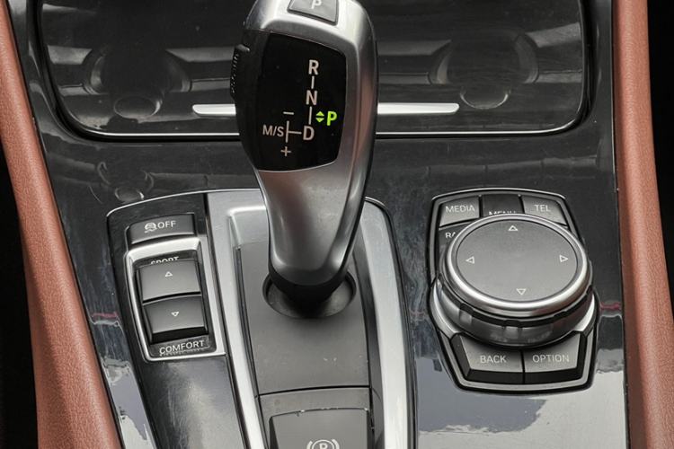 Used BMW 5 Series GT 2015 528i Leading Model Interior 5