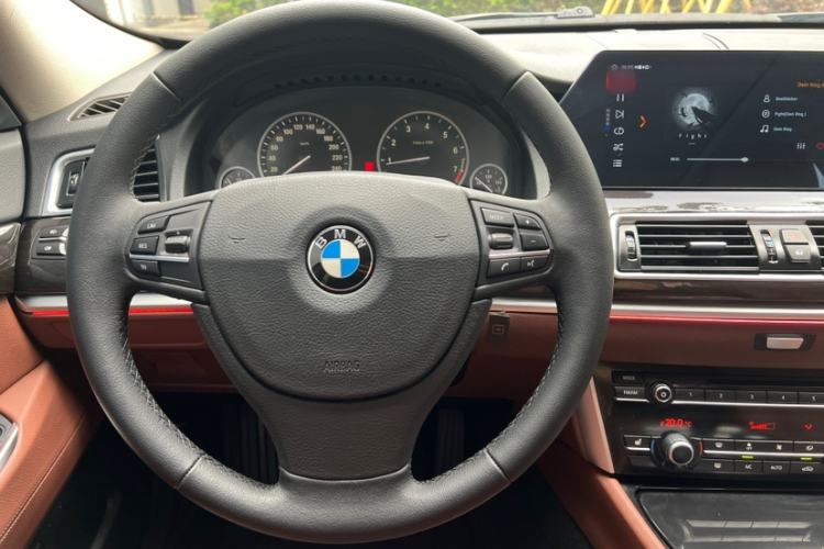 Used BMW 5 Series GT 2015 528i Leading Model Interior 8