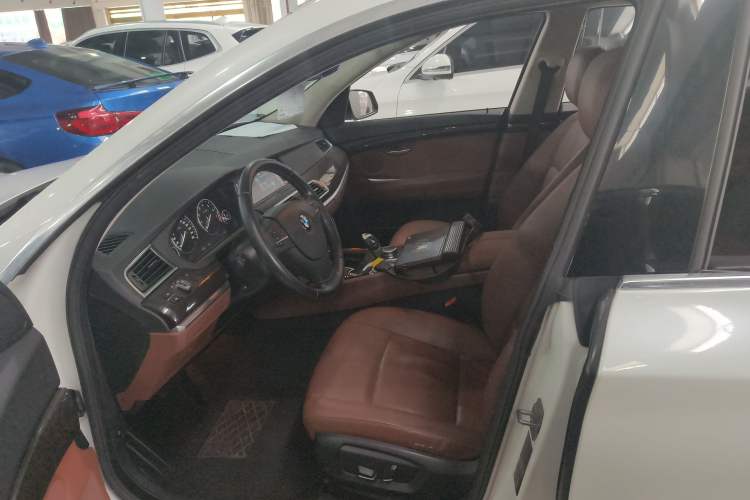 Used BMW 5 Series GT 2015 528i Leading Model Left Front Seat