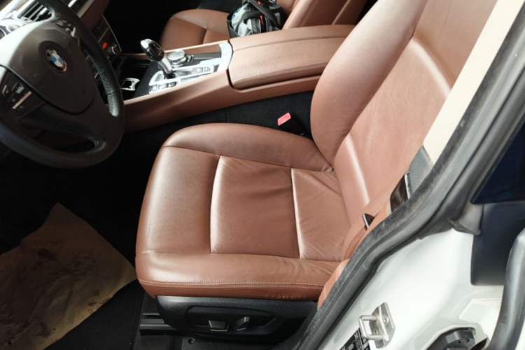Used BMW 5 Series GT 2015 528i Luxury Edition Left Front Seat