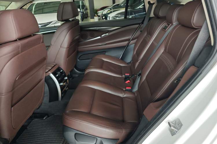 Used BMW 5 Series GT 2015 528i Luxury Edition Left Rear Seat