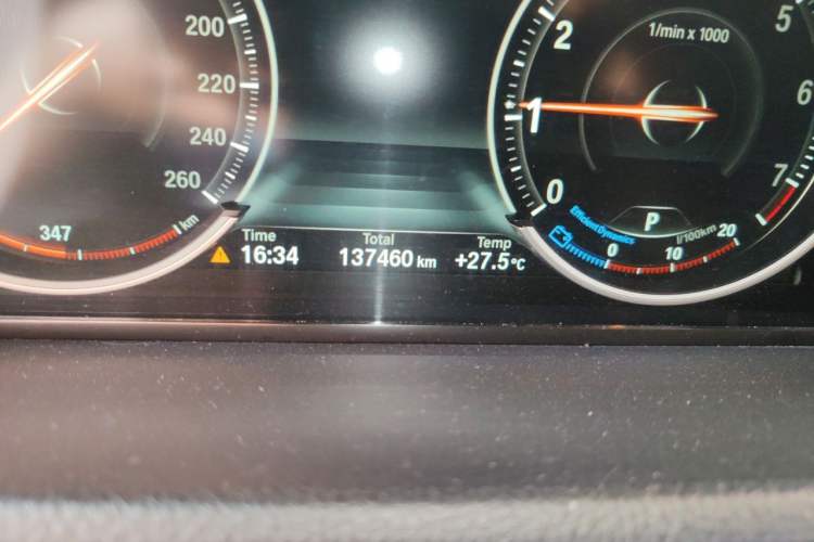 Used BMW 5 Series GT 2015 528i Luxury Edition Odometer Close Up