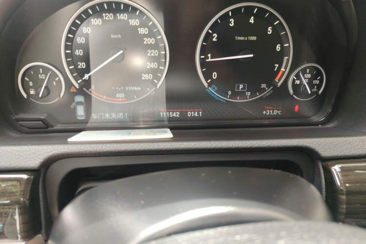 Used BMW 5 Series GT 2015 528i Luxury Edition Odometer Close Up