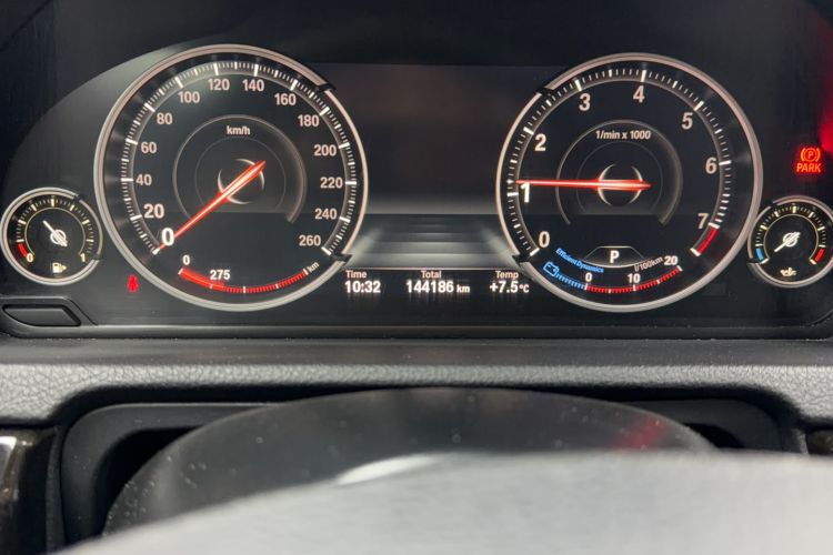 Used BMW 5 Series GT 2015 528i Leading Model Odometer Close Up