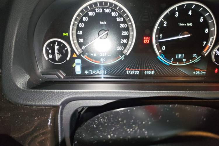 Used BMW 5 Series GT 2015 535i Leading Model Odometer Close Up