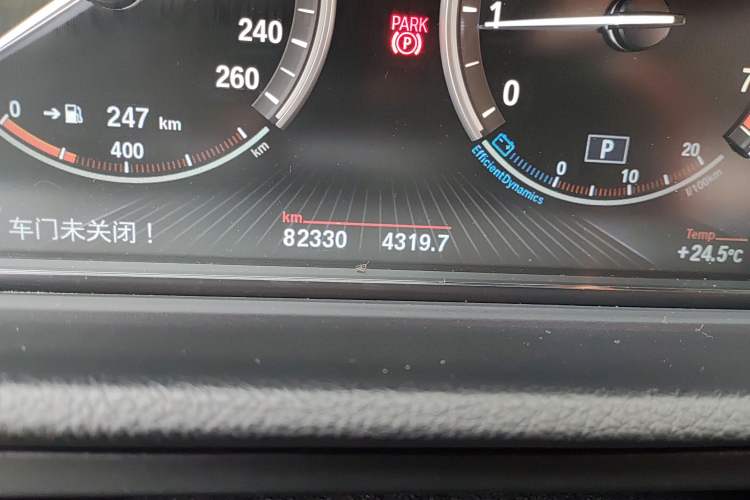 Used BMW 5 Series GT 2015 528i Leading Model Odometer Close Up