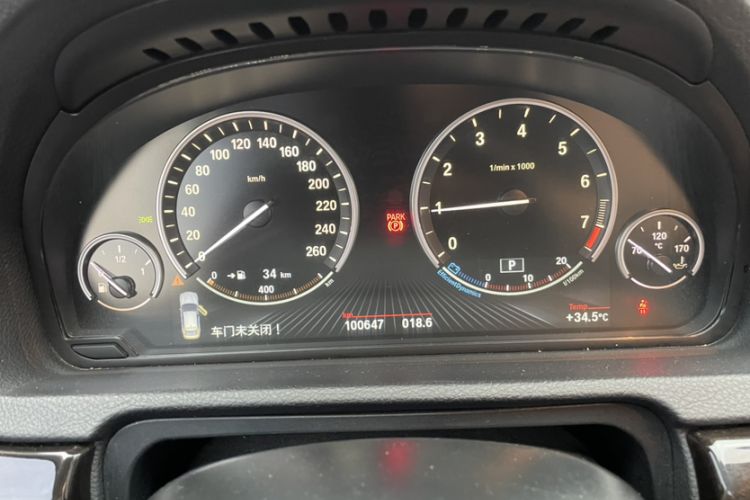 Used BMW 5 Series GT 2015 528i Leading Model Odometer Close Up