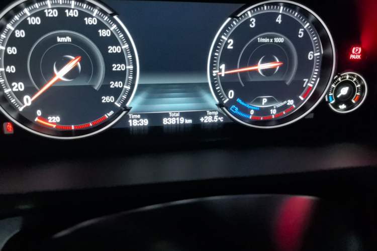 Used BMW 5 Series GT 2015 528i Leading Model Odometer Close Up