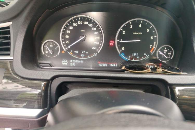 Used BMW 5 Series GT 2015 528i Luxury Edition Odometer Close Up