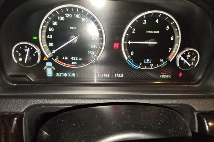 Used BMW 5 Series GT 2015 528i Leading Model Odometer Close Up