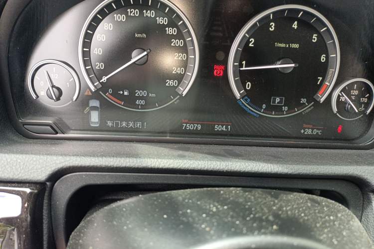 Used BMW 5 Series GT 2015 528i Leading Model Odometer Close Up