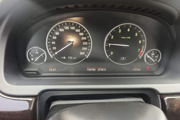 Used BMW 5 Series GT 2015 528i Leading Model Odometer Close Up