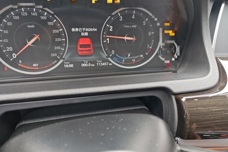 Used BMW 5 Series GT 2015 528i Leading Model Odometer Close Up
