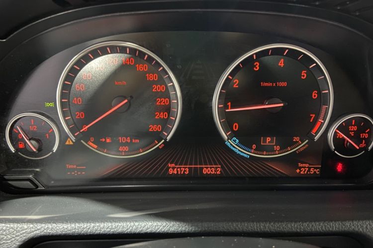 Used BMW 5 Series GT 2015 528i Leading Model Odometer Close Up